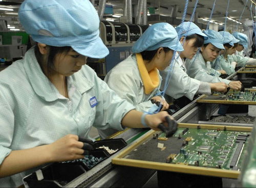 彎腰撿證,是對生活負責(zé)任的態(tài)度,但工時廉價并不代表尊嚴廉價